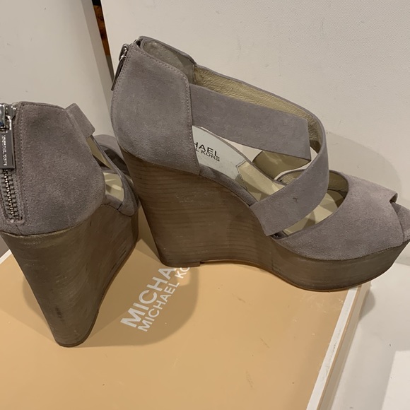 Michael Kors Soft Gray Suede Harley Platform Wedge Heel Strappy Sandal Zipper - Picture 5 of 16